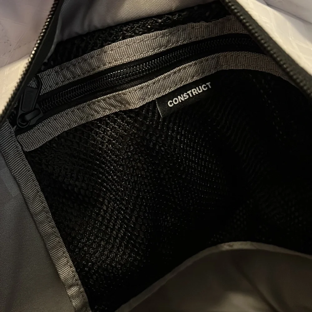 Vans Construct bag. White and black. Can hold a skateboard through the back. NWT - Picture 13 of 16